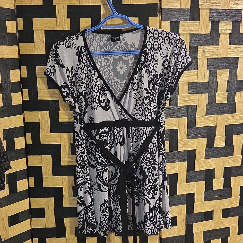 Black and white maternity blouse with tie waist